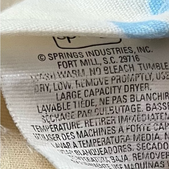 Floral Comforter Cream Blue Yellow Polyfill Queen or Double Size 84”W x 88”L - Picture 6 of 8